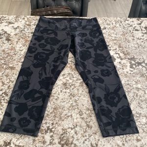 Super cute lululemon leggings size 8
